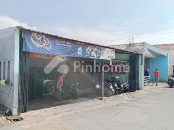 Dijual Rumah / Tempat Usaha, Strategis di Jl. Manirancan Majalaya