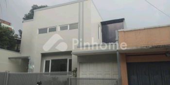 Dijual Rumah Di Lingkungan Asri di Padalestari Isola